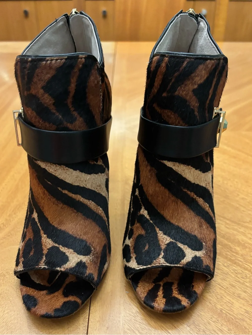 Louise Et Cie Women's Lander Leopard Print Peep-Toe Ankle Boots Size 7.5